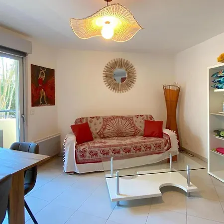 Le Familial, Piscine Et Garage Apartment
